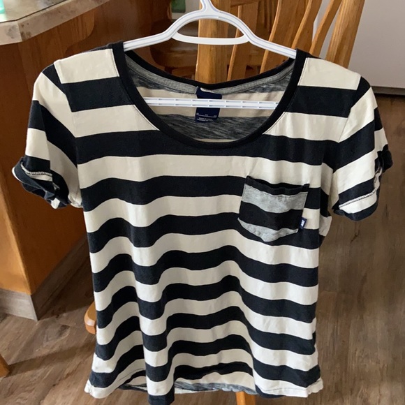 Cute casual striped t-shirt! - Picture 2 of 3